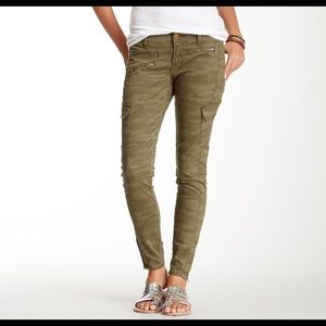 NWT Lucky Brand Charlie Skinny Cargo size 26/2