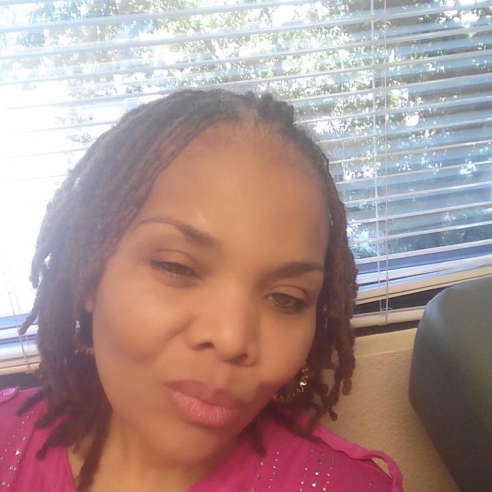 Meet your Posher, Leslie