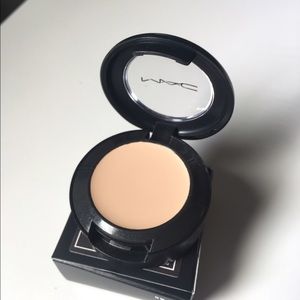 Mac studio finish concealer SPF35 in NW10