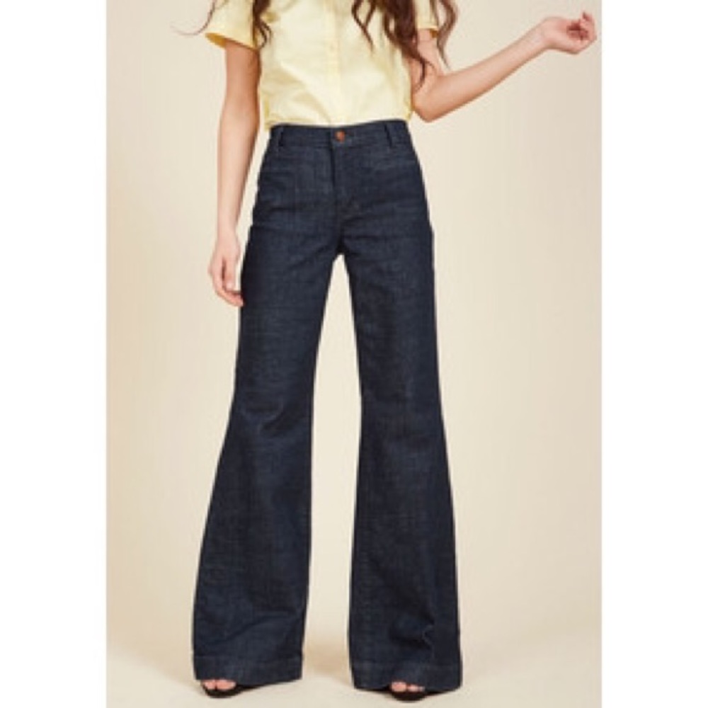 🎉🎉HP 5/22🎉🎉Guess Dark Wash Wide Leg Jeans - Picture 3 of 7