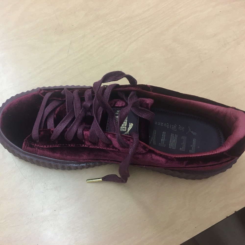 Red velvet fenti pumas ( Rihanna ) AUTHENTIC !