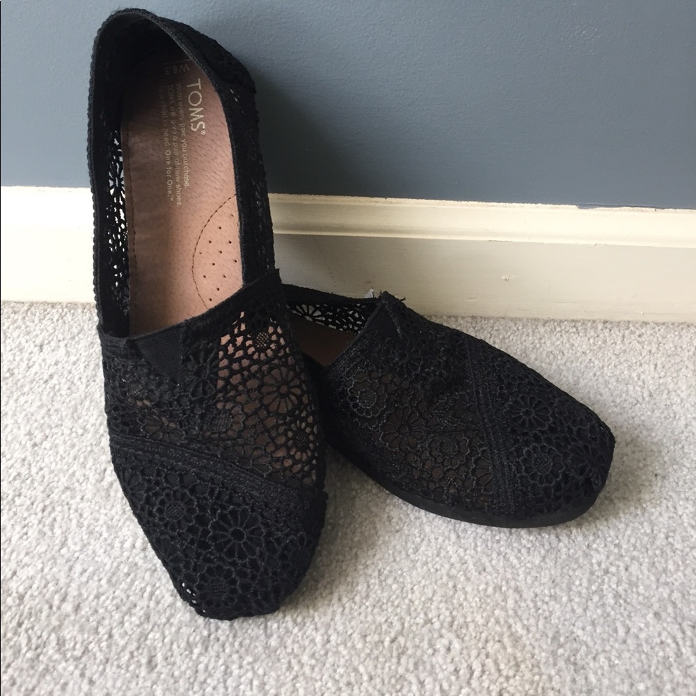 BLACK LACE TOMS