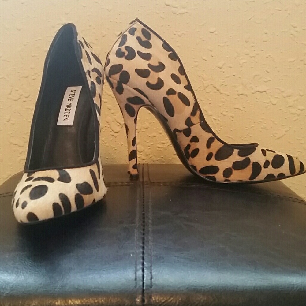 Leopard pumps