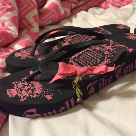 Set of 2 Juicy Couture wedged flip flops - Picture 2 of 3