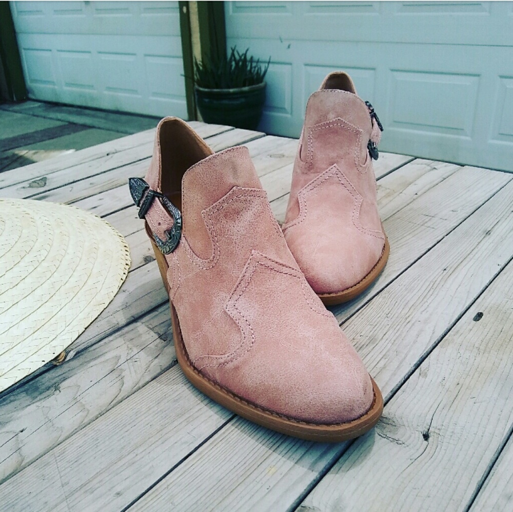 LAST CHANCE!!//The Dixie// Mauve buckled booties - Picture 3 of 4