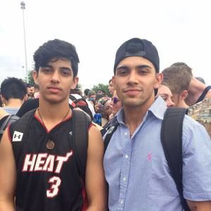 Meet your Posher, Crisjo