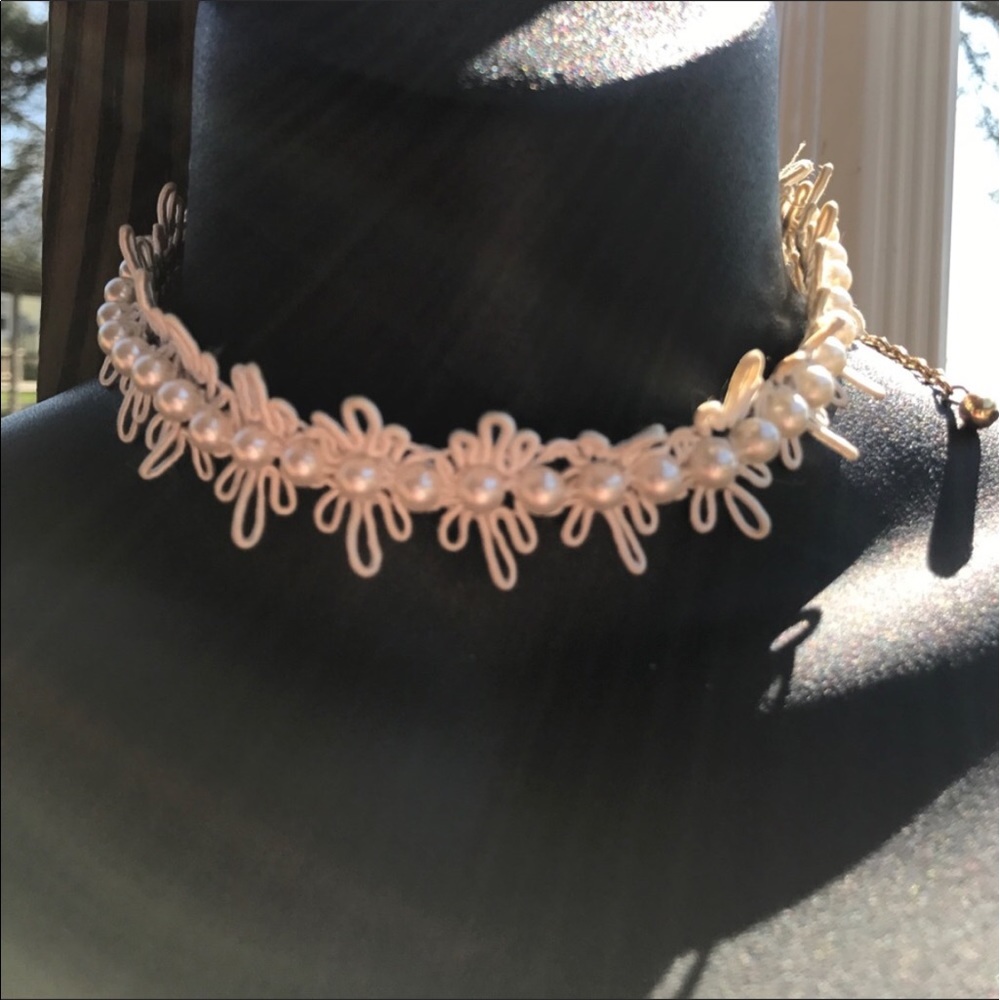Vintage pearl like choker necklace