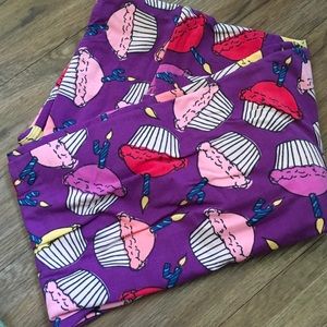 LuLaRoe birthday leggings TC