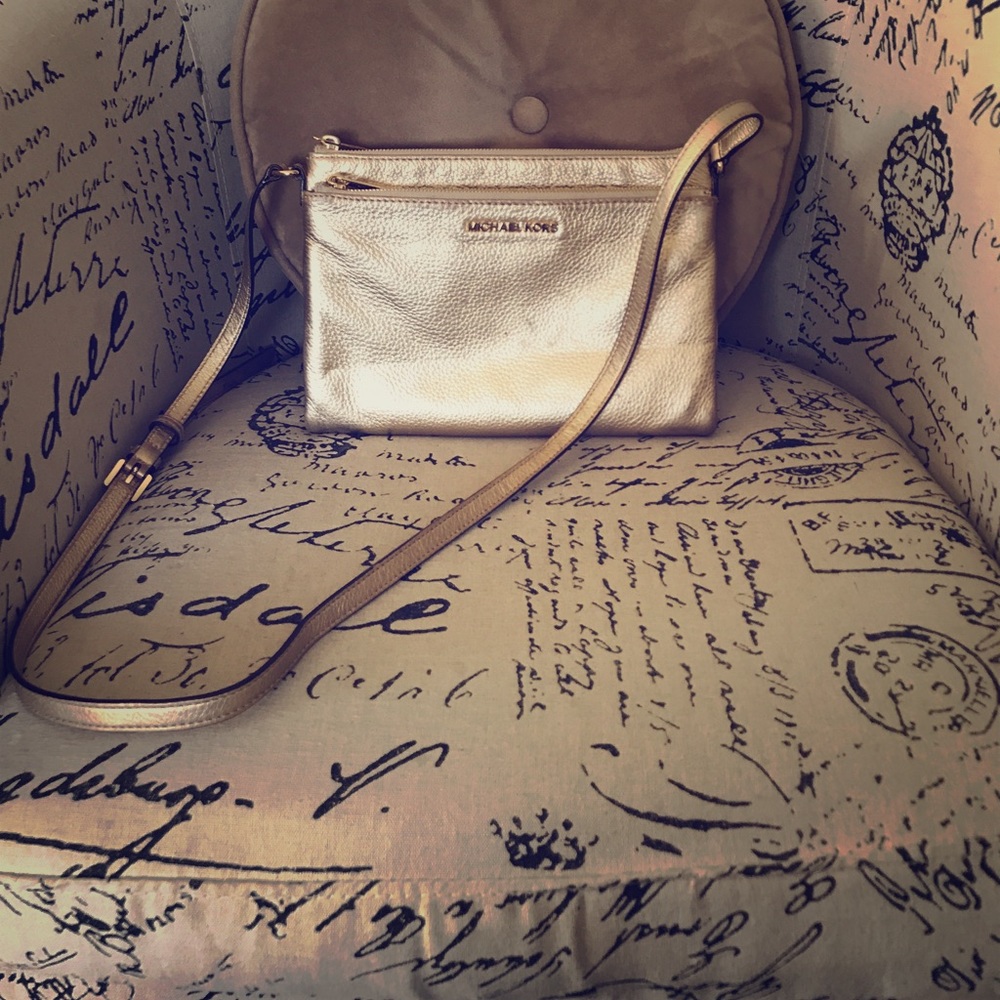 🚫SOLD🚫 Michael Kors metallic (gold) crossbody.
