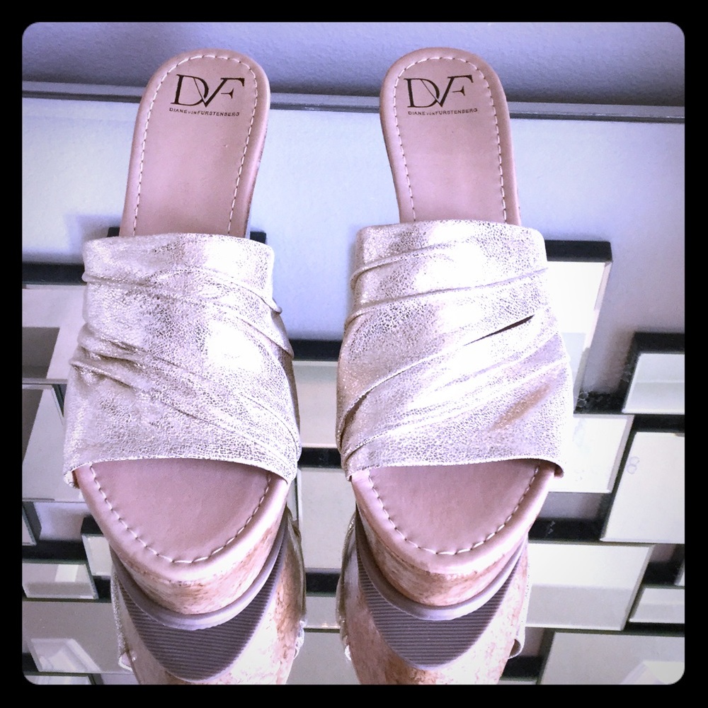 Firm Flash Sale🔥🔥Dianne Von Furstenberg wedges