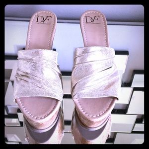 Firm Flash Sale🔥🔥Dianne Von Furstenberg wedges