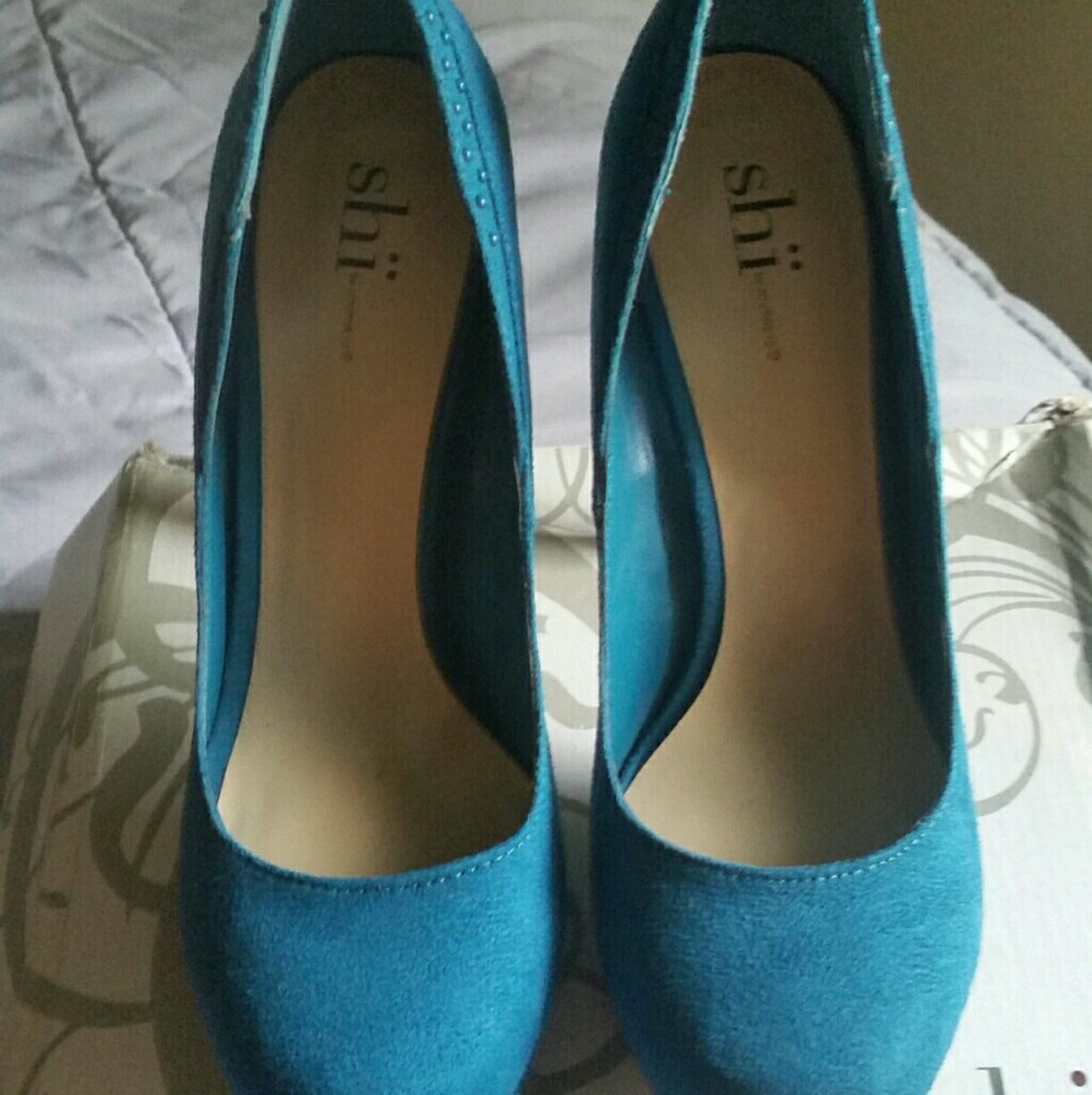 Teal suede Shi heels, Size 9M, 3 inch heels
