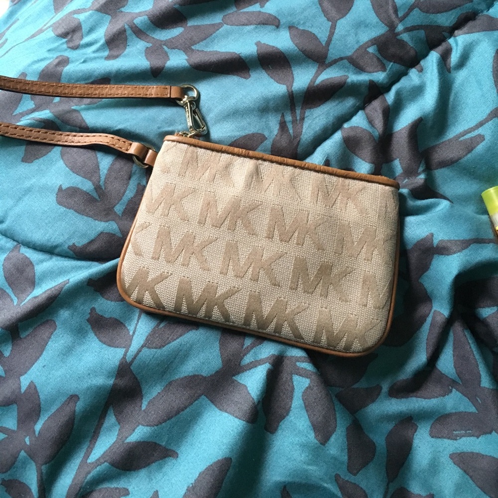Michael kors wristlet