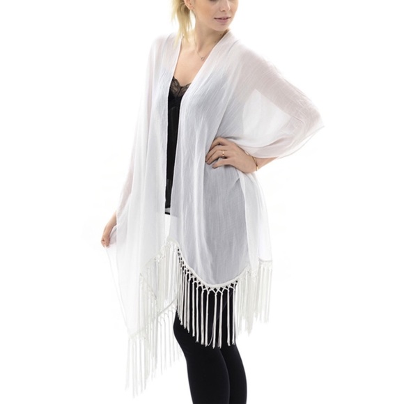 Summer White Vest with Lace in the back ! - Picture 2 of 3