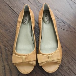 Peep toe flats