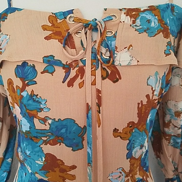 2 LEFT - Beautiful Off The Shoulder Floral Top - Picture 6 of 6