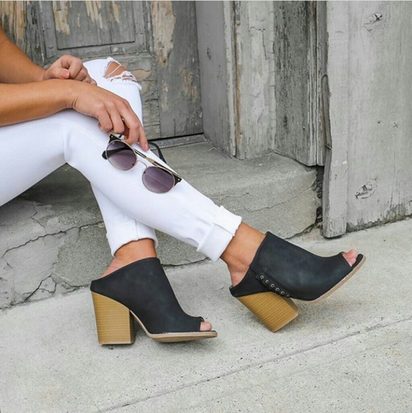 Shoes - LAST PAIR!!//The Sequoia// Black Mules