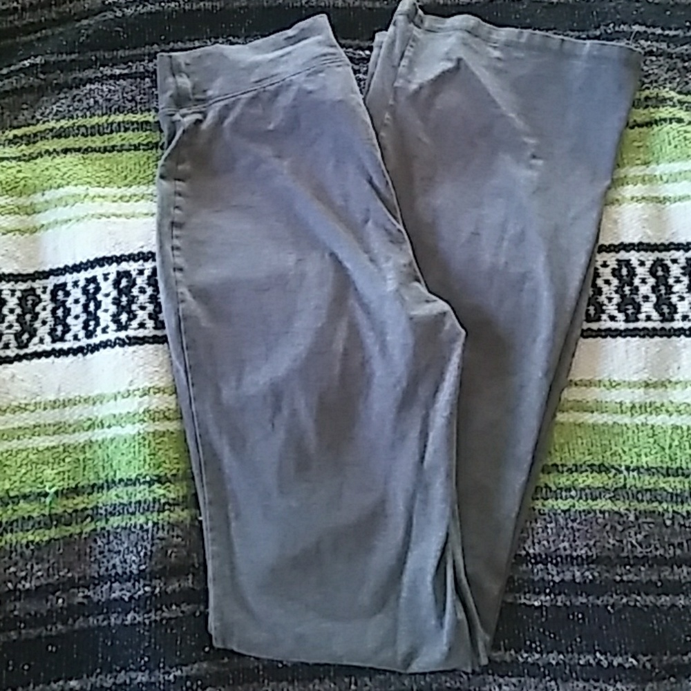 GREY YOGA PANTS