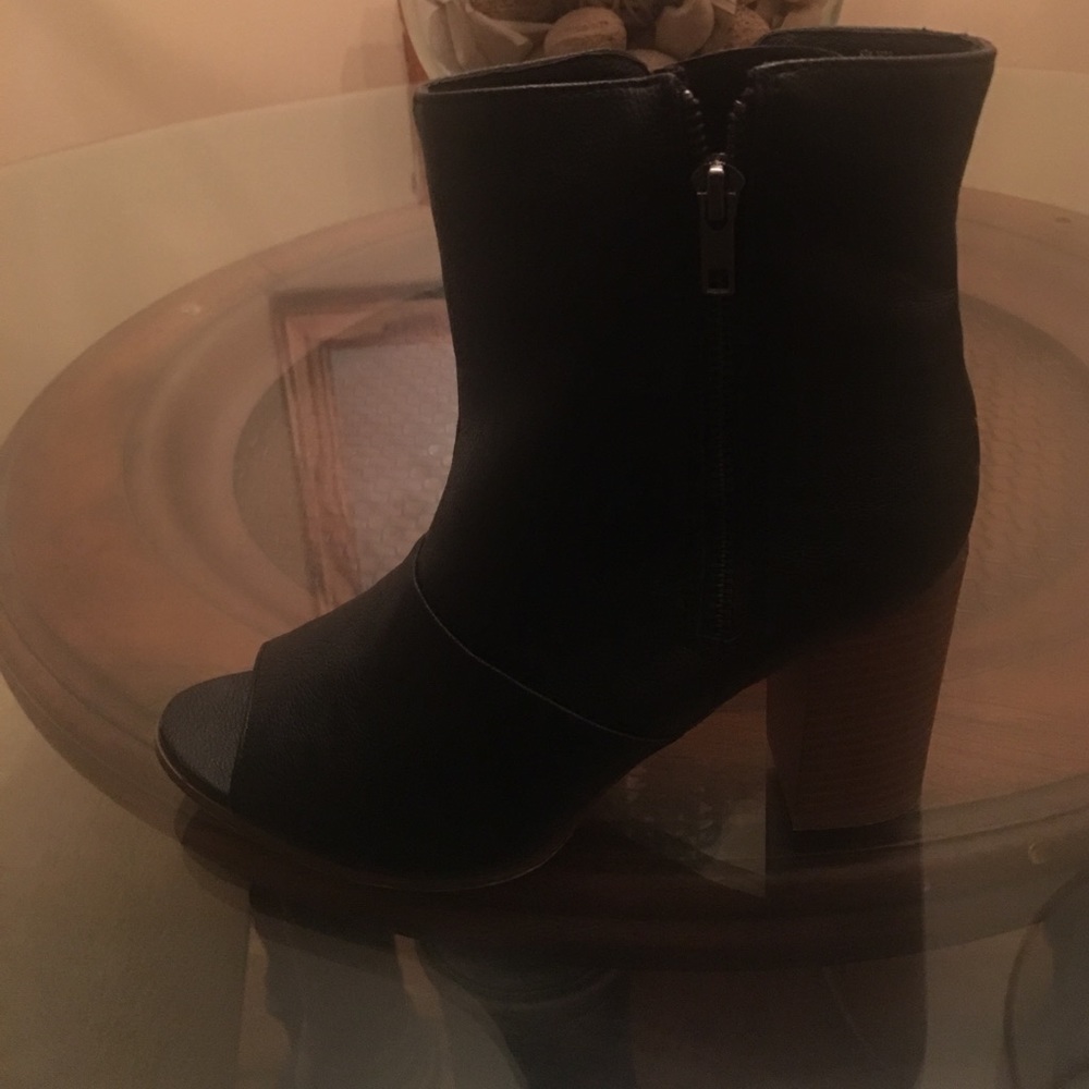Peep toe bootie heel
