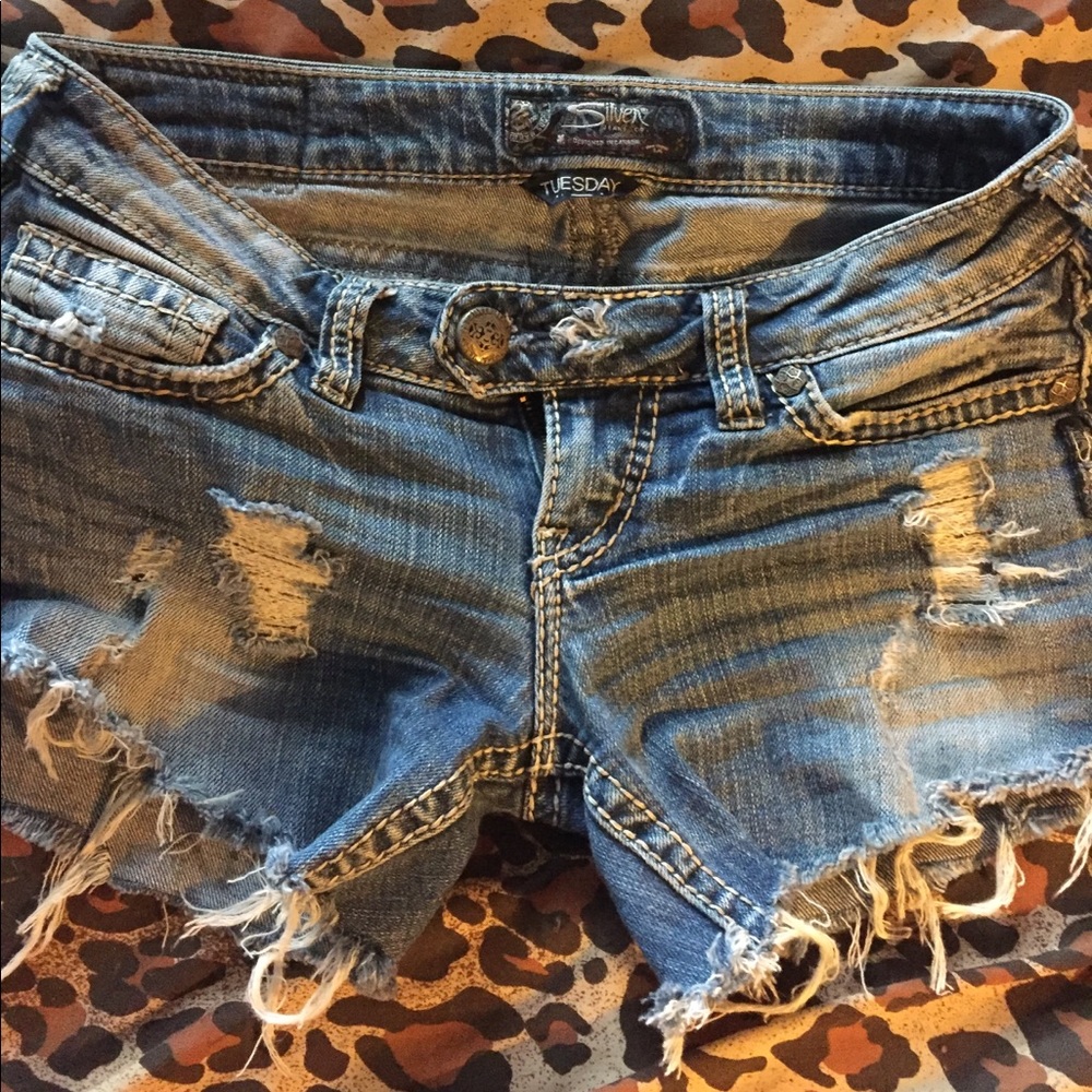 Silver "Tuesday" cut off denim shorts. Size 25