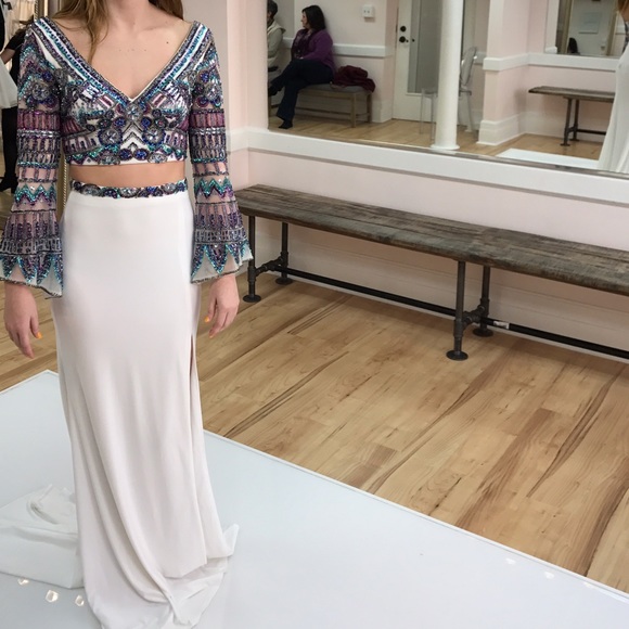 2017 PROM DRESS - Picture 3 of 3