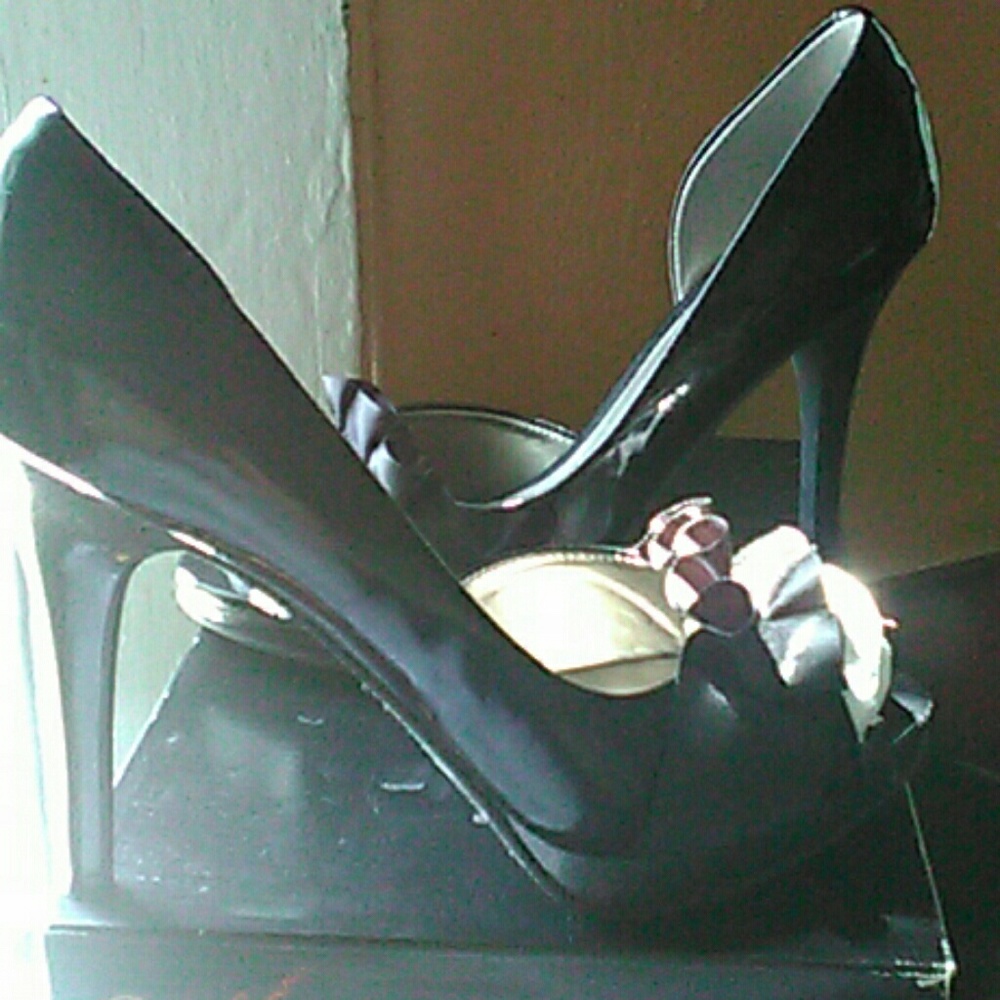 Shoes - Picture 3 of 5
