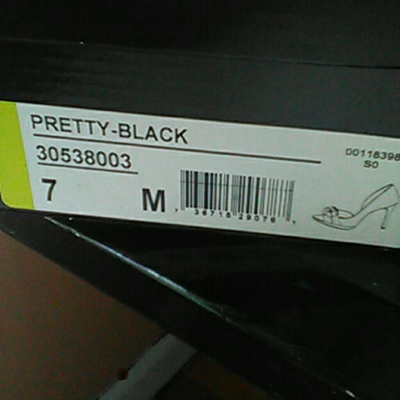 Shoes - Picture 4 of 5