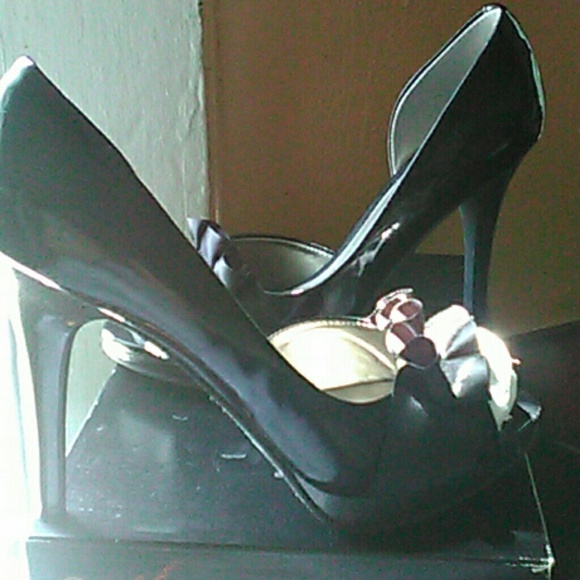 Shoes - Picture 3 of 5