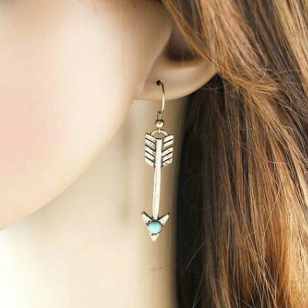 🎉HP🎊 New Silver Turquoise Tone Arrow Earrings - Picture 2 of 2