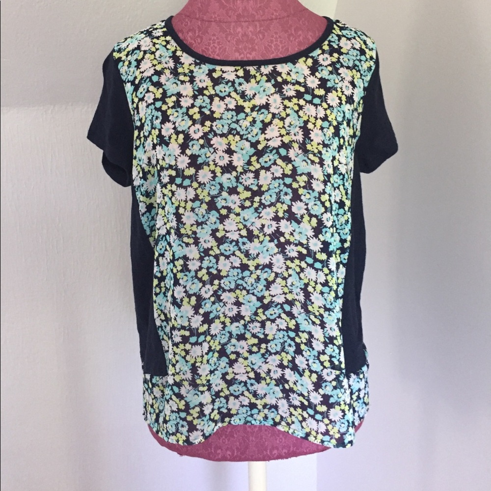 **SOLD**Two by Vince Camuto Top