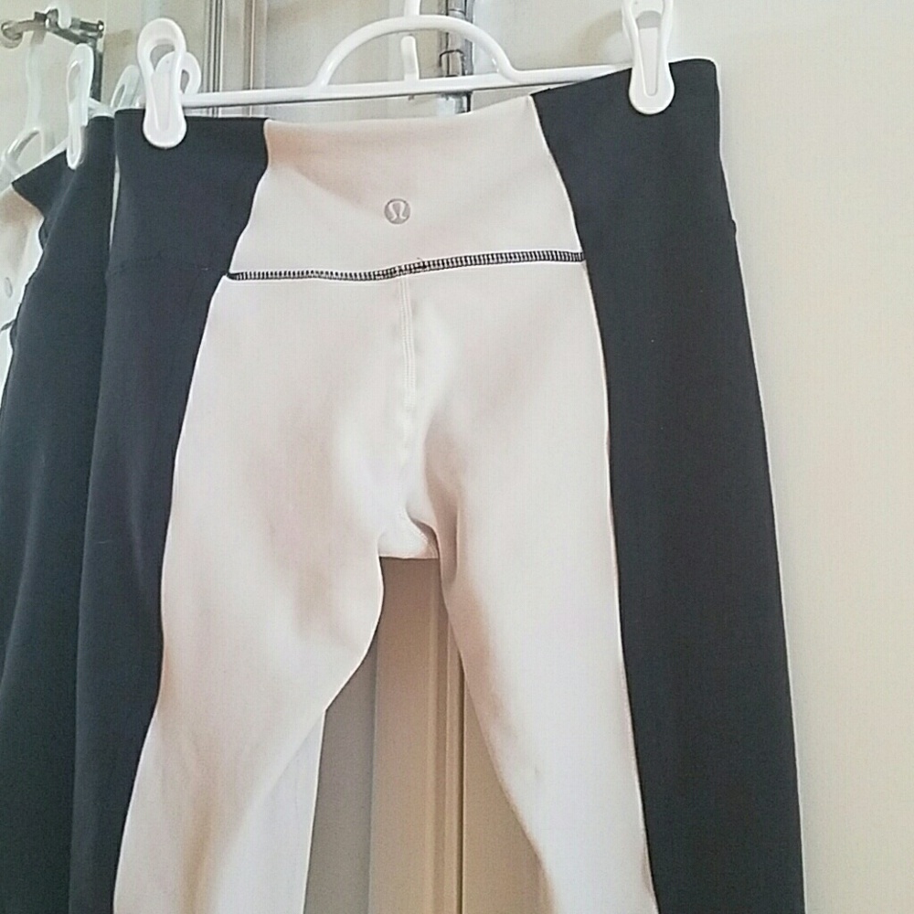 Lululemon black and white.