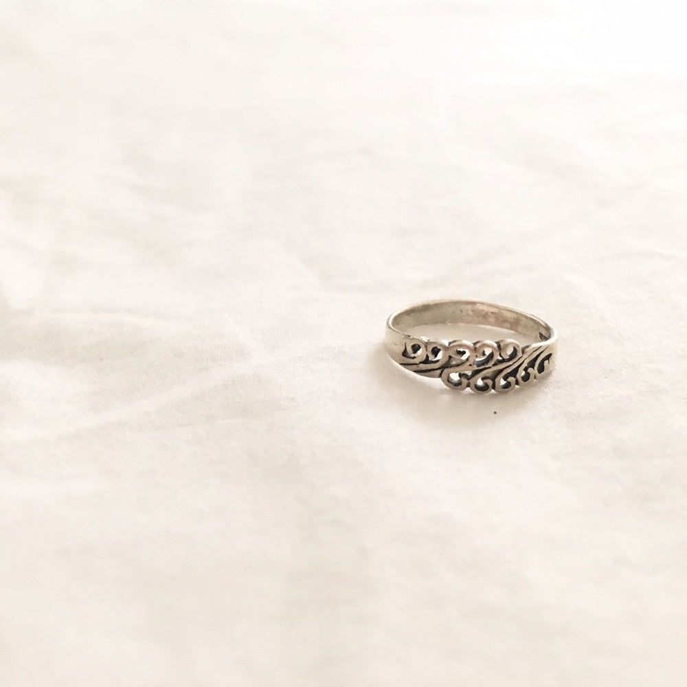 ✨ Ocean waves sterling silver • Size 5