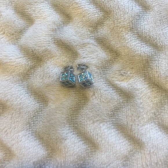 Dice stud earrings - Picture 2 of 3