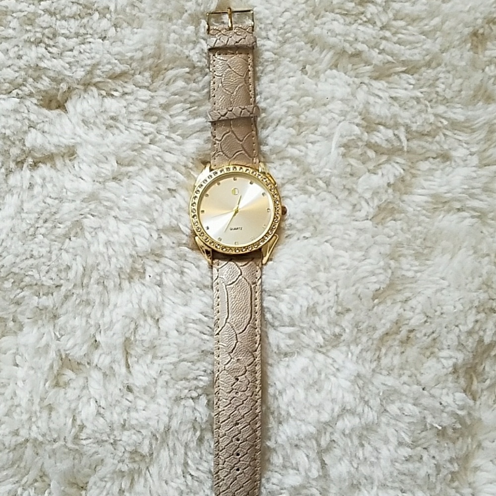 BT brand gold quarts watch