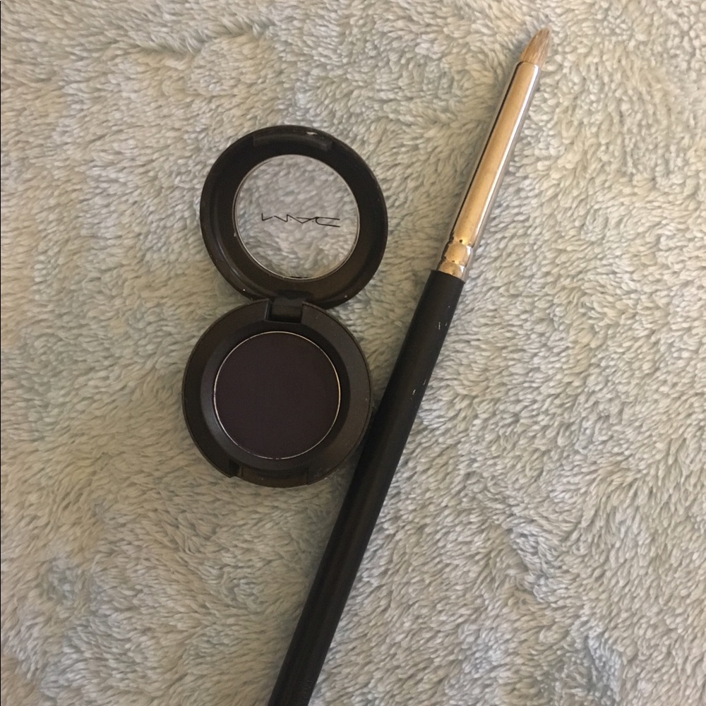 Mac brush 219 (crease) only