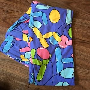 LuLaRoe birthday leggings OS