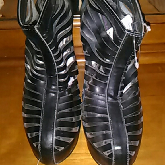 Yoki heels - Picture 2 of 3