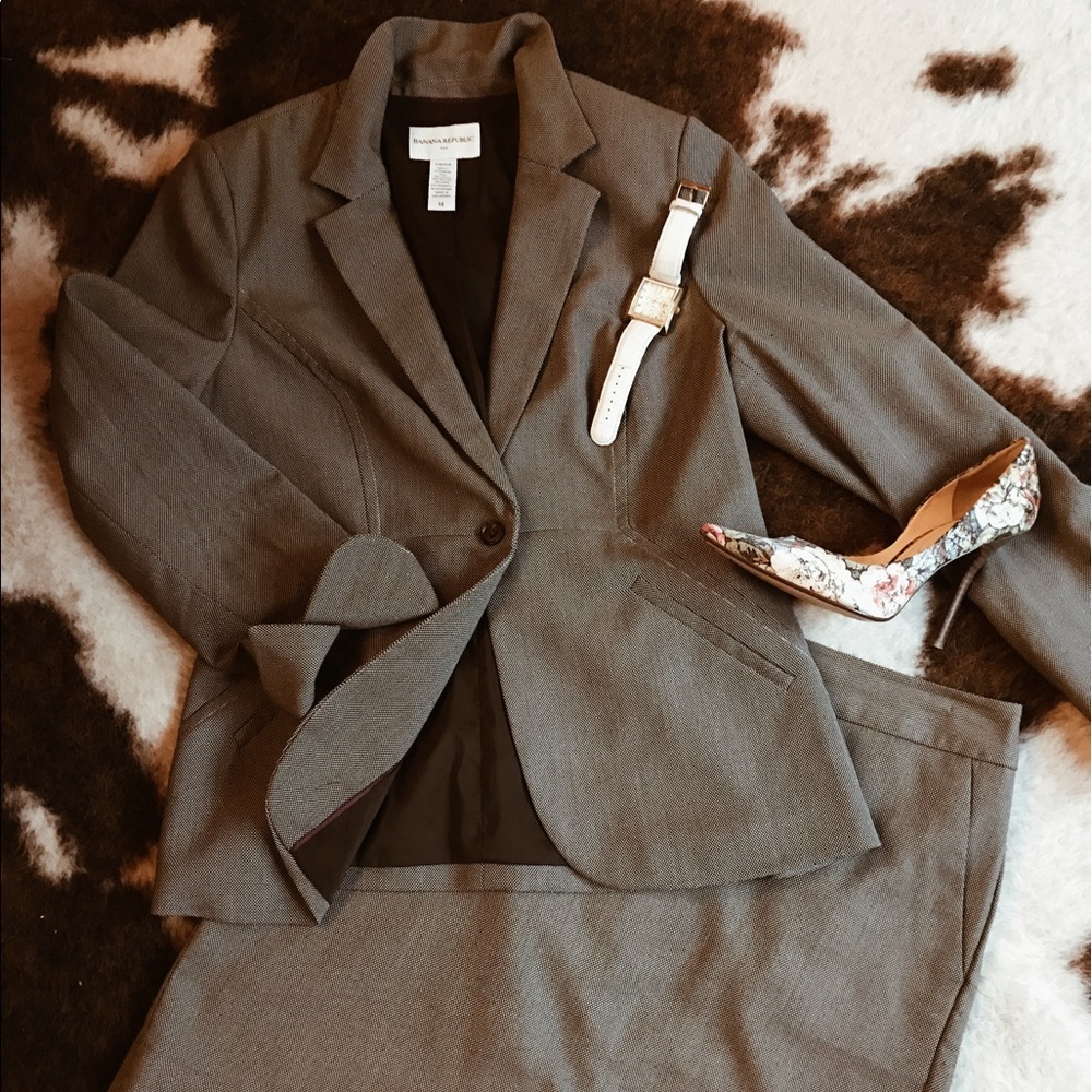 Banana Republic skirt suit