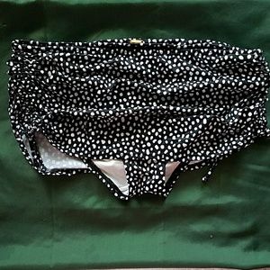 Skirted bikini bottom NWOT