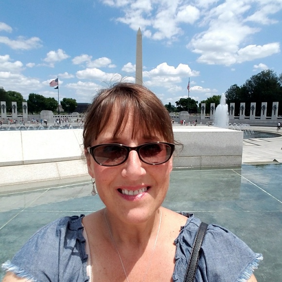 Meet your Posher, Dori "Shellie" - Picture 2 of 2