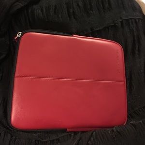 ACCESSORY.     Wilson Tablet Case