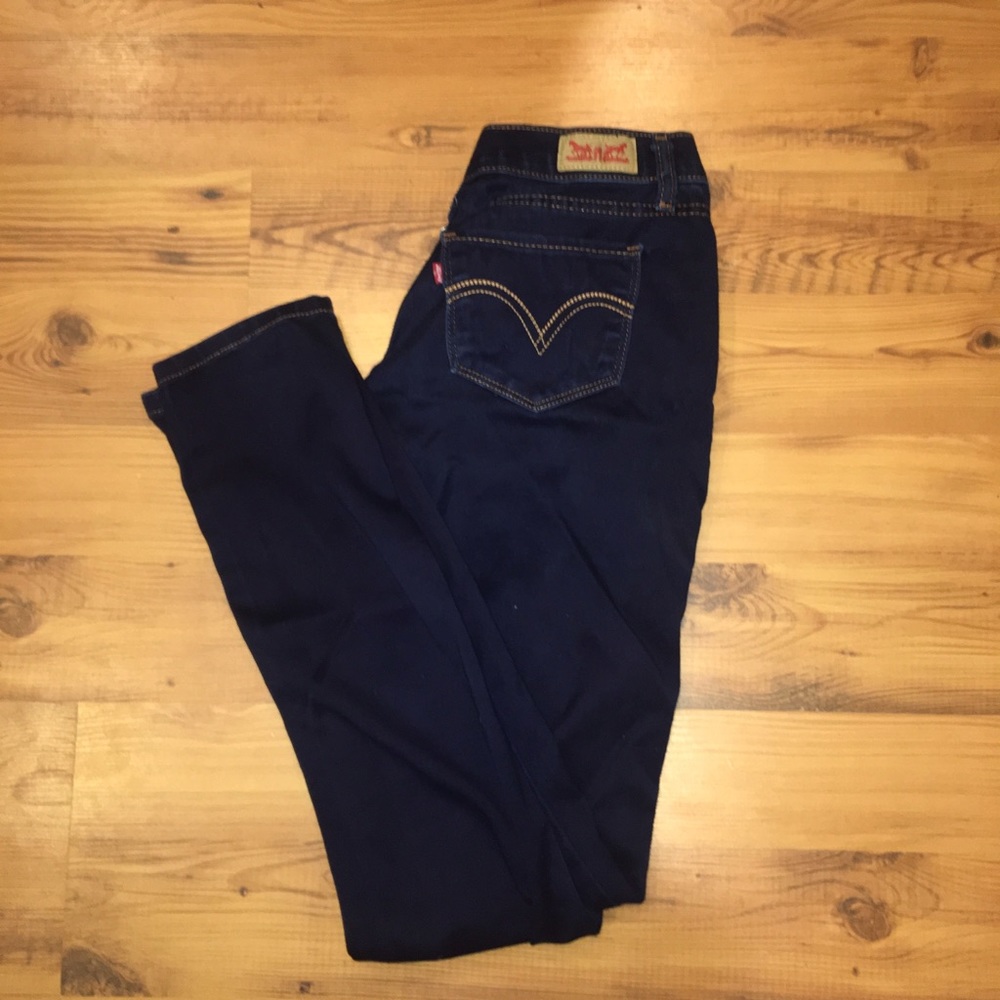 Levi Juniors Dark Wash Size 26 Jeans