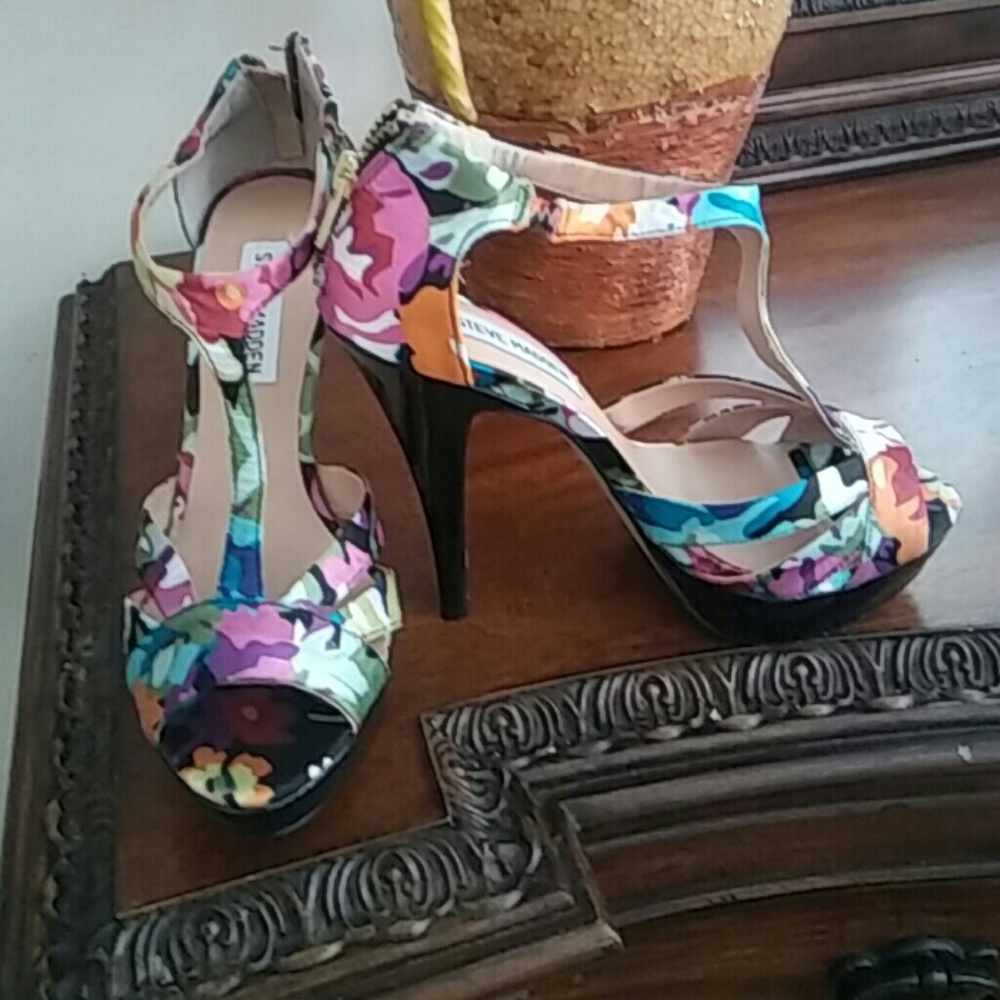 Shoes - Picture 2 of 4