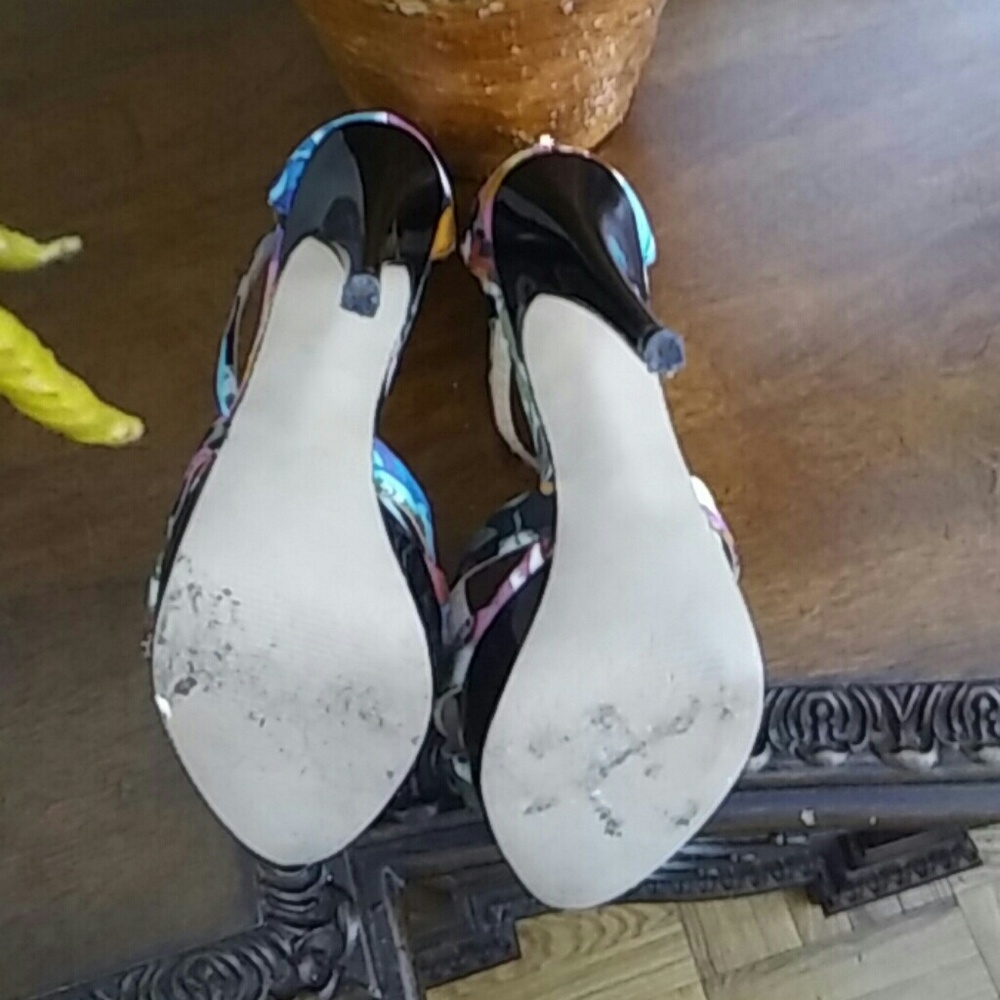 Shoes - Picture 3 of 4