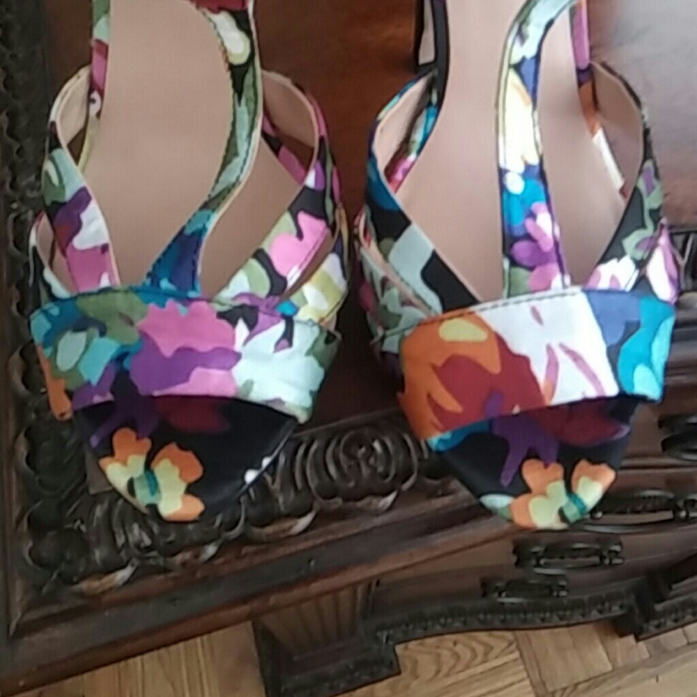 Shoes - Picture 4 of 4