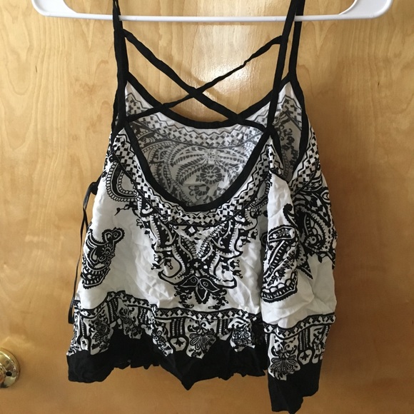 White and black crop top! - Picture 2 of 3
