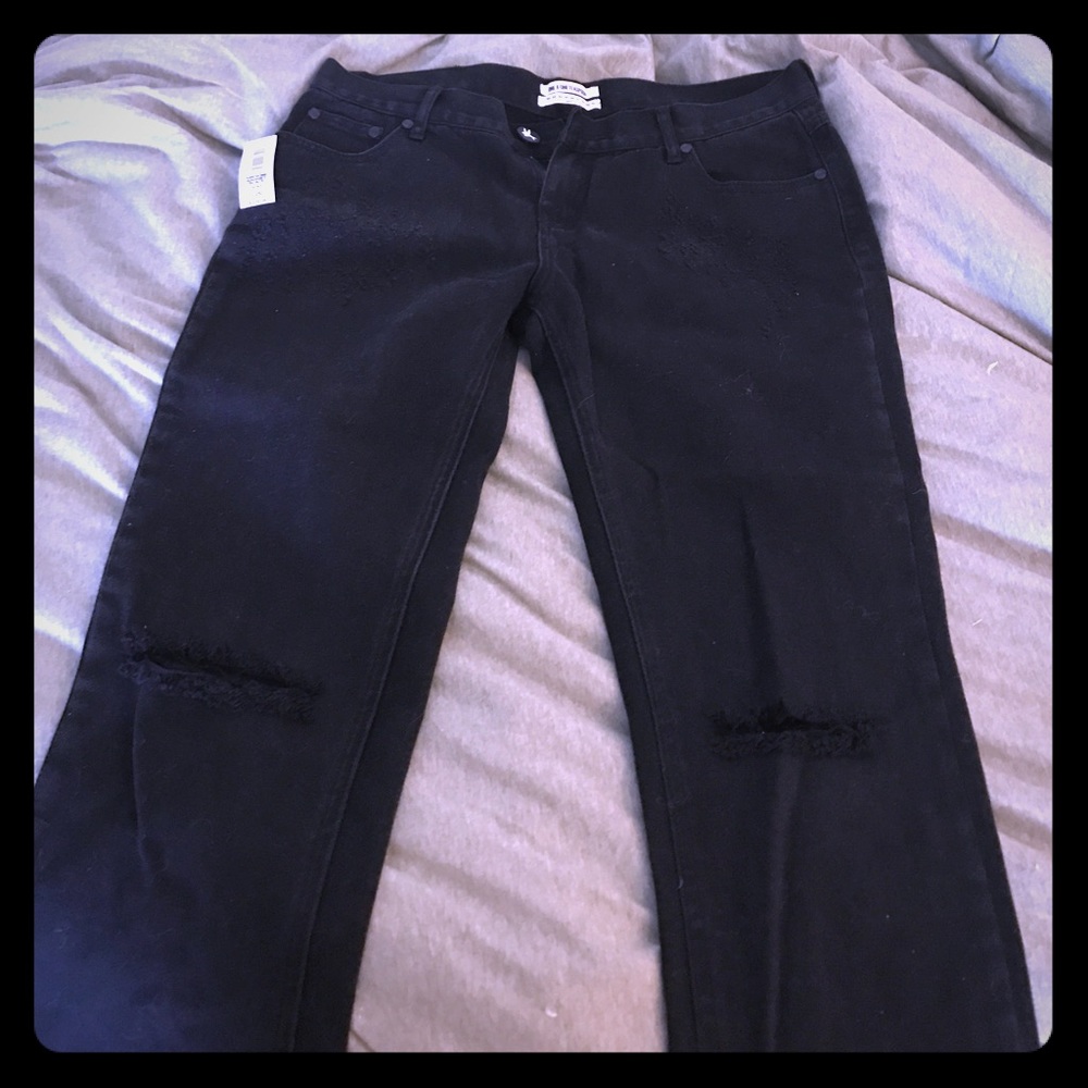 One Teaspoon Distressed Boyfriend Jeans