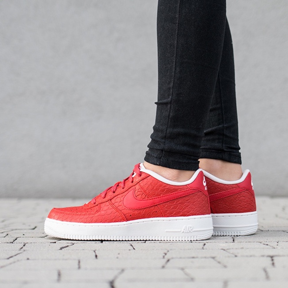 Nike af1 red Shoes Air Force 1 LV8 new - Picture 2 of 6