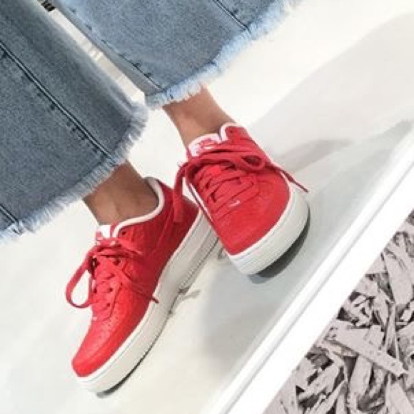 Nike af1 red Shoes Air Force 1 LV8 new - Picture 4 of 6