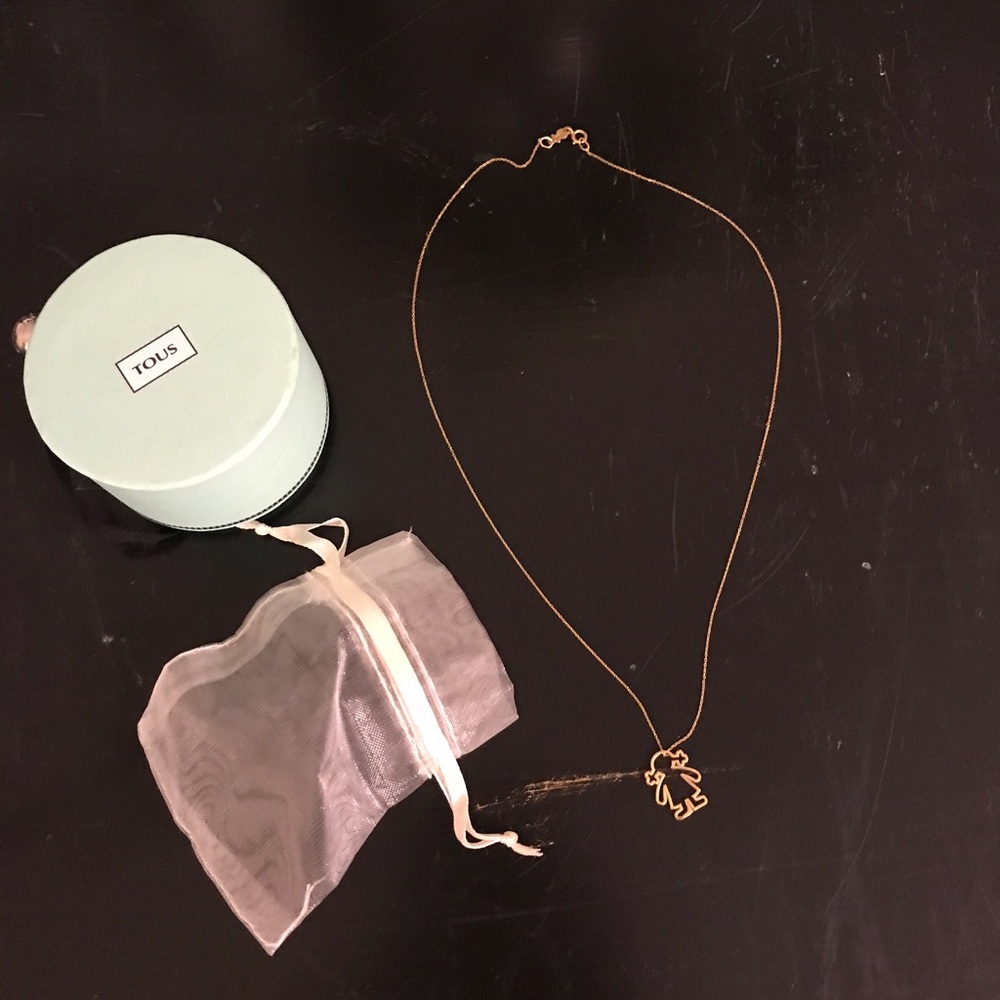 TOUS 14K GOLD GIRL OUTLINE PENDANT WITH NECKLACE